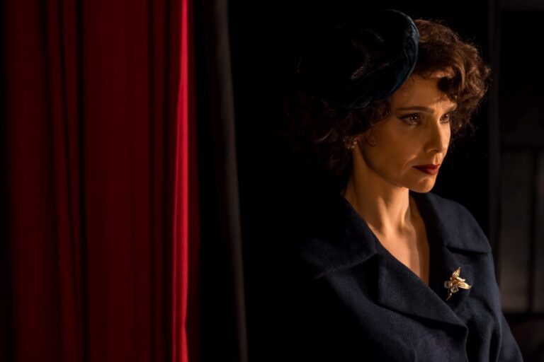 Dama do teatro nacional será vivida por Débora Falabella em filme