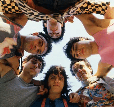 O filme sobre o crítico de rock mais desbundado e extravagante do Brasil