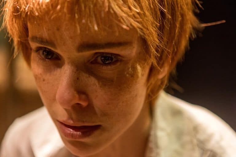 Débora Falabella surge como Cacilda Becker em filme sobre a atriz