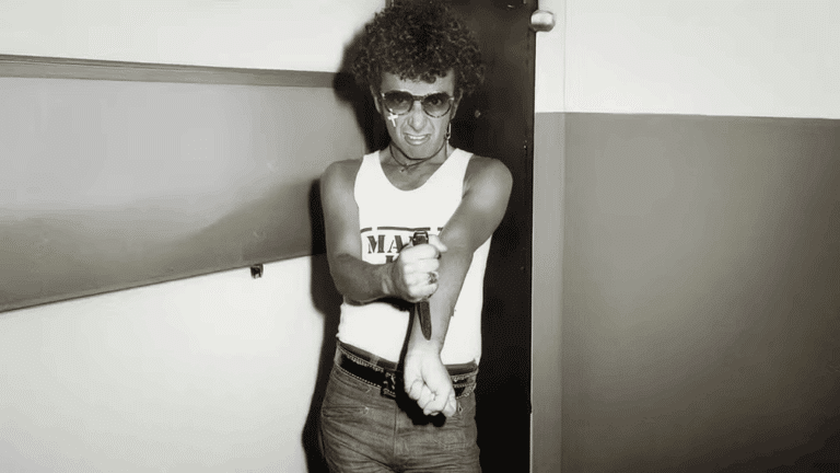 A franqueza e o veneno corrosivos de Ezequiel Neves alimentam filme sobre o lendário produtor e jornalista musical