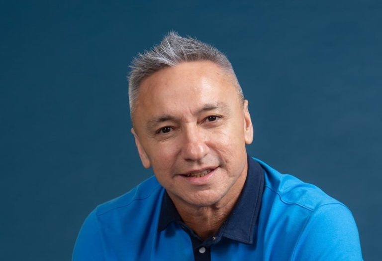 Ex-jogador do Grêmio, comentarista Paulo Nunes estará em documentário do Sportv sobre o Grenal. Veja quem mais vai participar